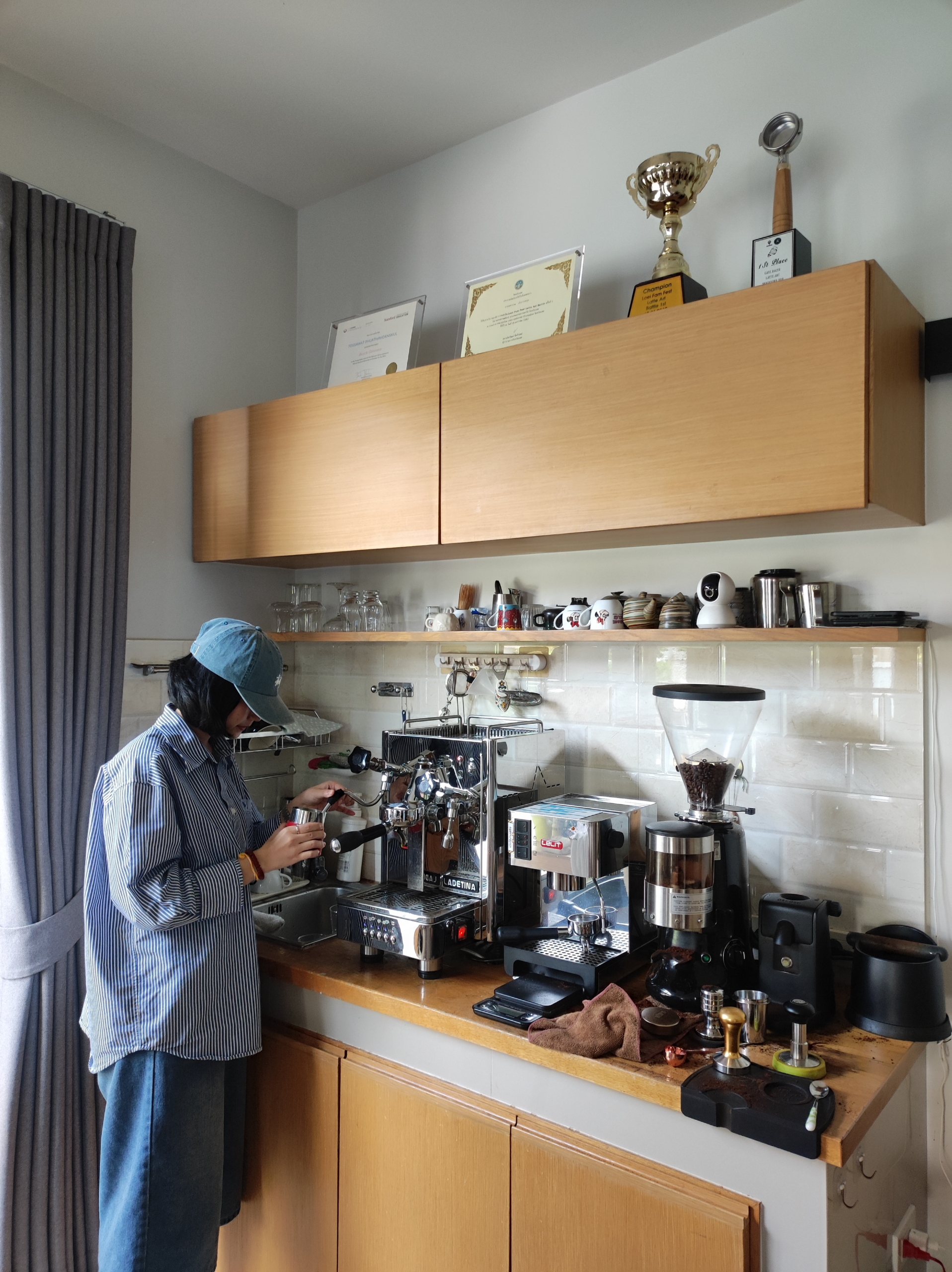 ภาพนักเรียนฝึกเทคนิคบาริสต้ากับ Topcoff